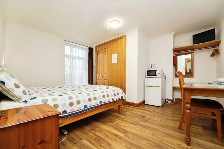 13 bed Hotel