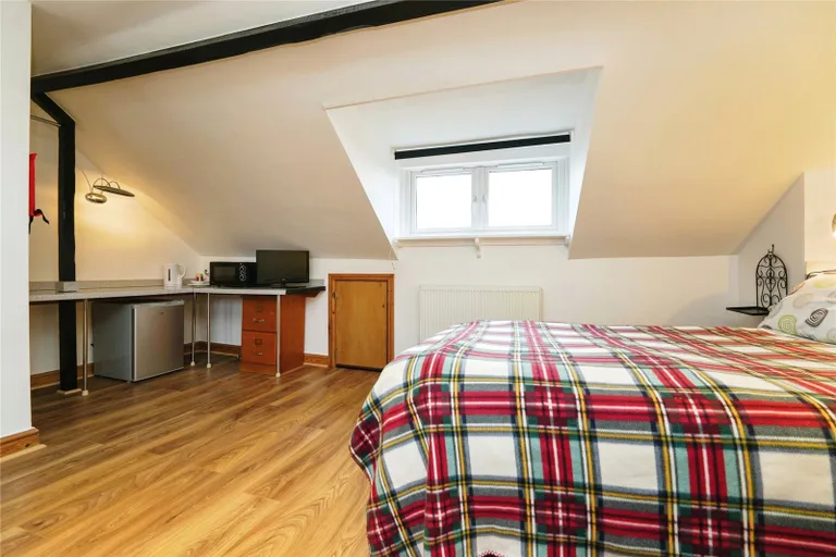 13 bed Hotel