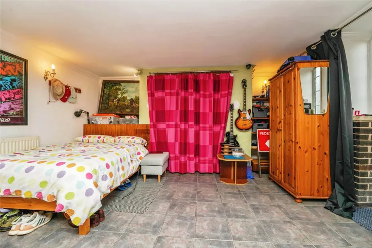 13 bed Hotel