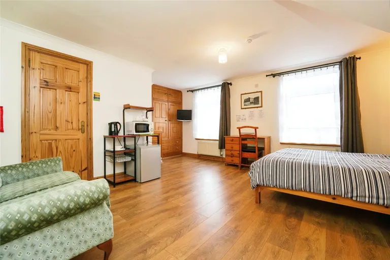 13 bed Hotel
