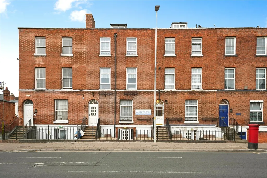 13 bed Hotel