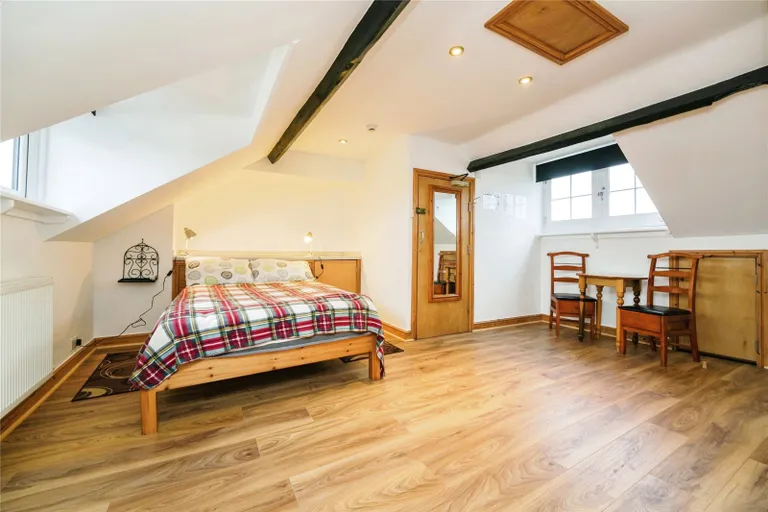 13 bed Hotel