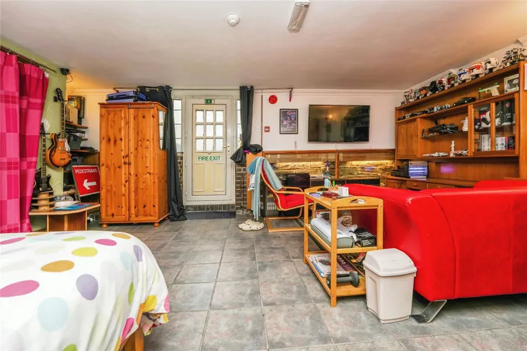 13 bed Hotel