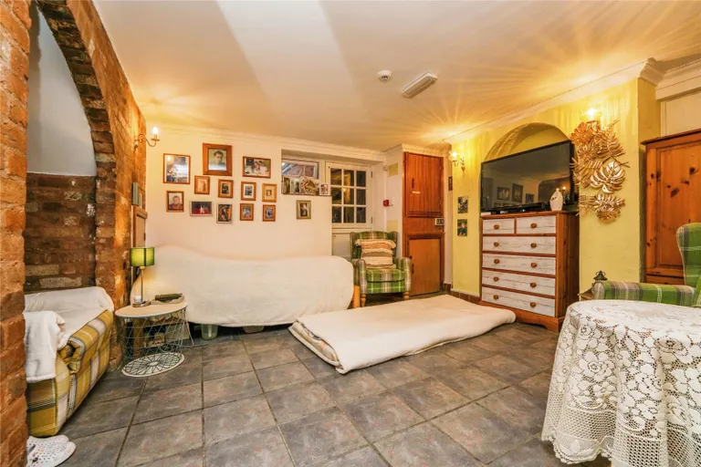 13 bed Hotel