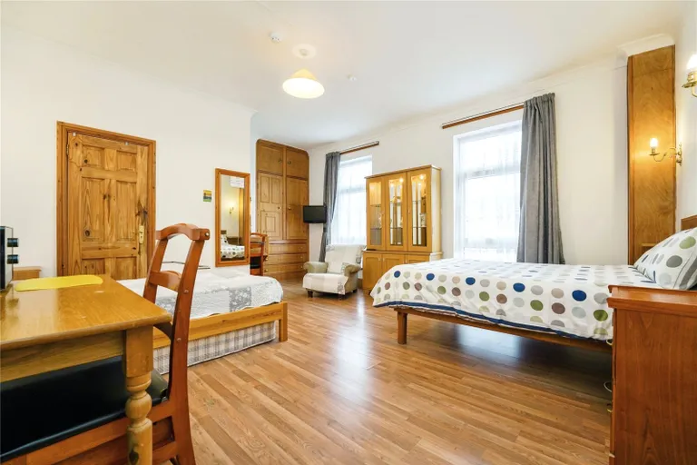13 bed Hotel