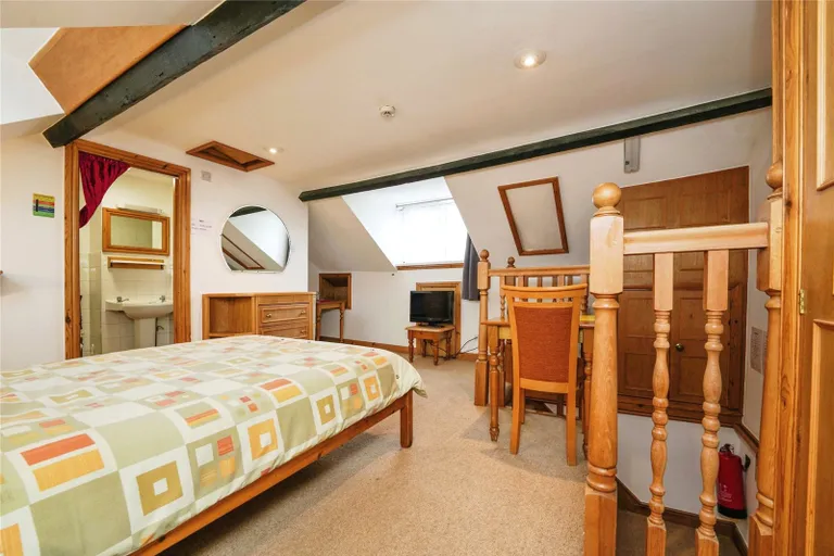 13 bed Hotel