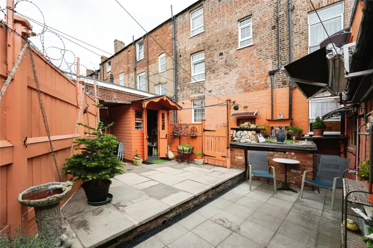 13 bed Hotel