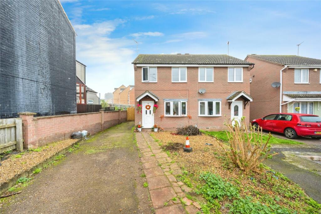 2 bed Semi-Detached