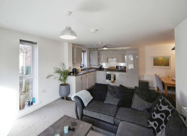 2 bed Ground Flat