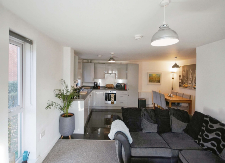 2 bed Ground Flat