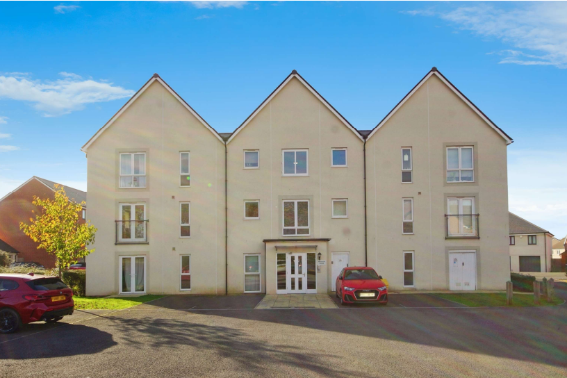 2 bed Ground Flat