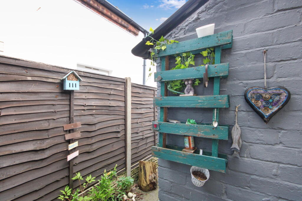 2 bed End of Terrace