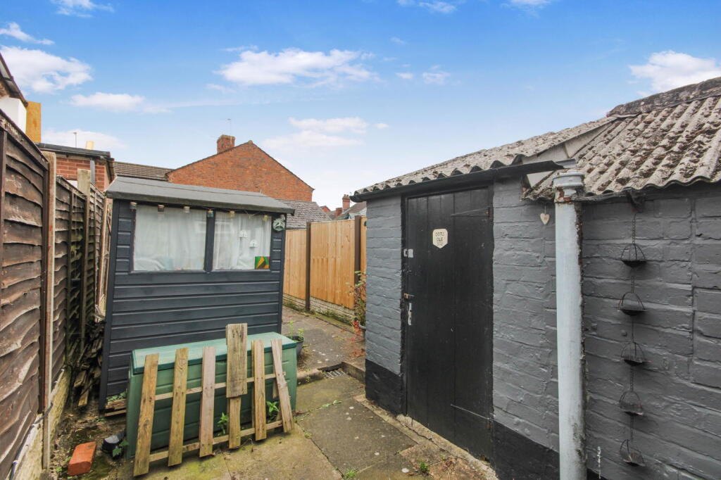 2 bed End of Terrace