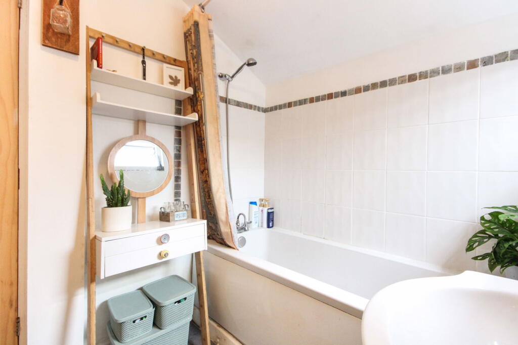 2 bed End of Terrace
