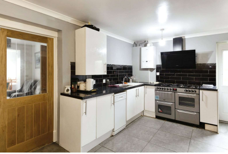 4 bed Detached