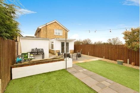 4 bed Detached
