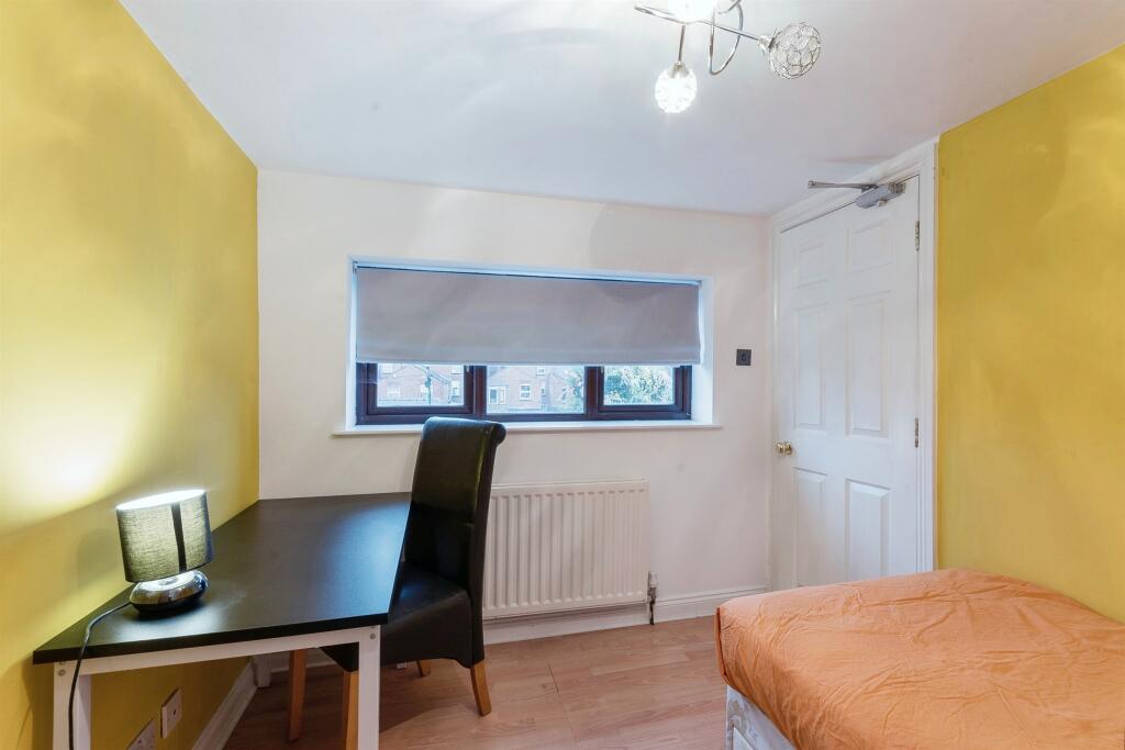 4 bed Terraced