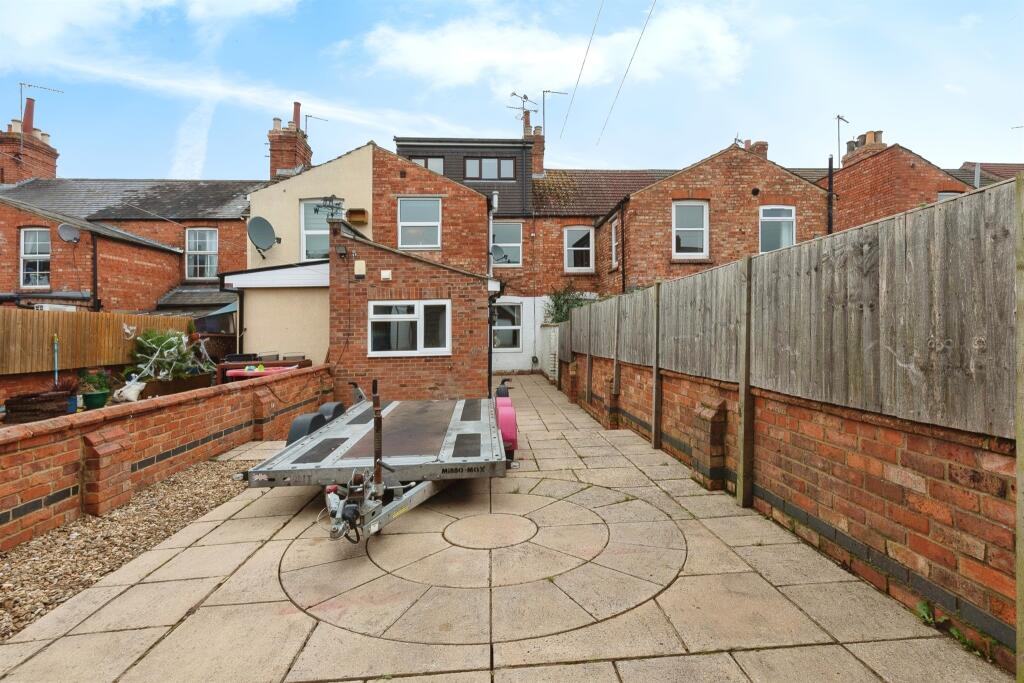4 bed Terraced