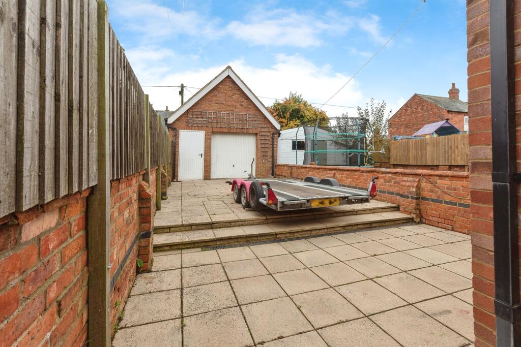 4 bed Terraced
