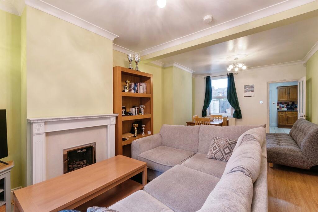 4 bed Terraced