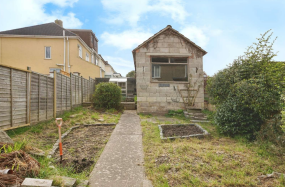 2 bed House