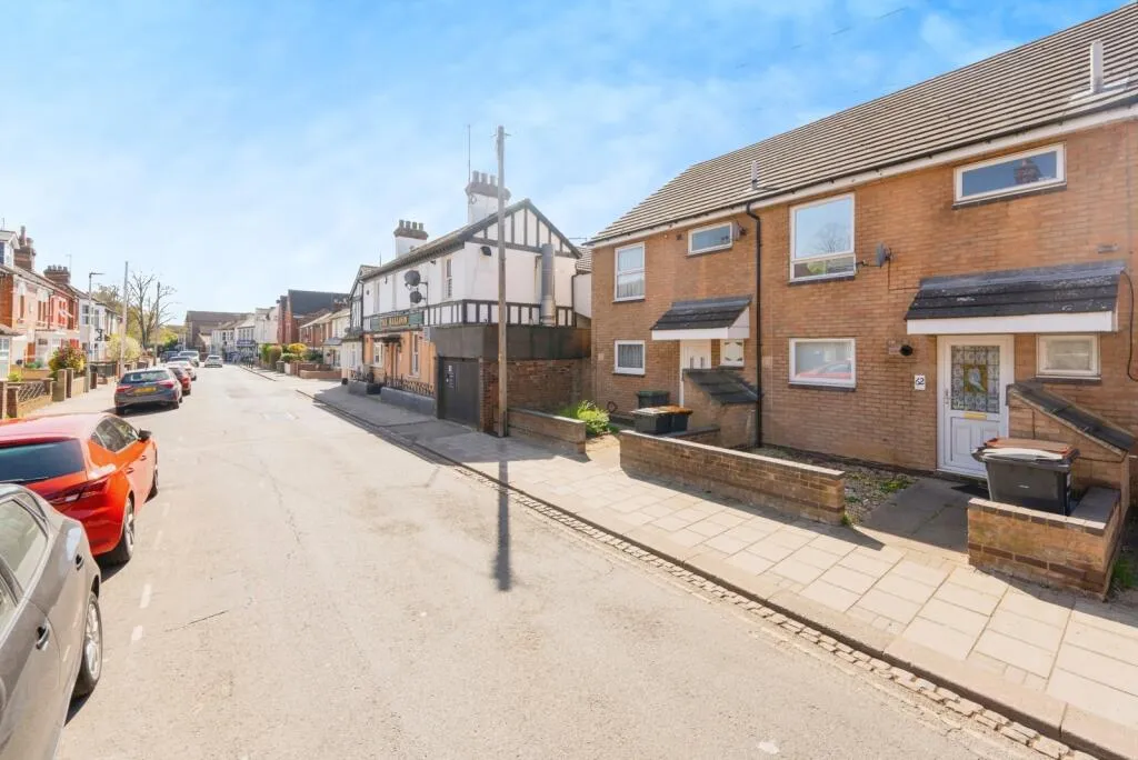 3 bed End of Terrace