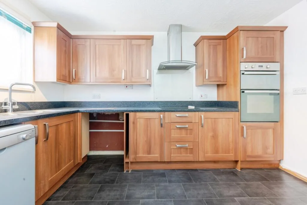 3 bed End of Terrace