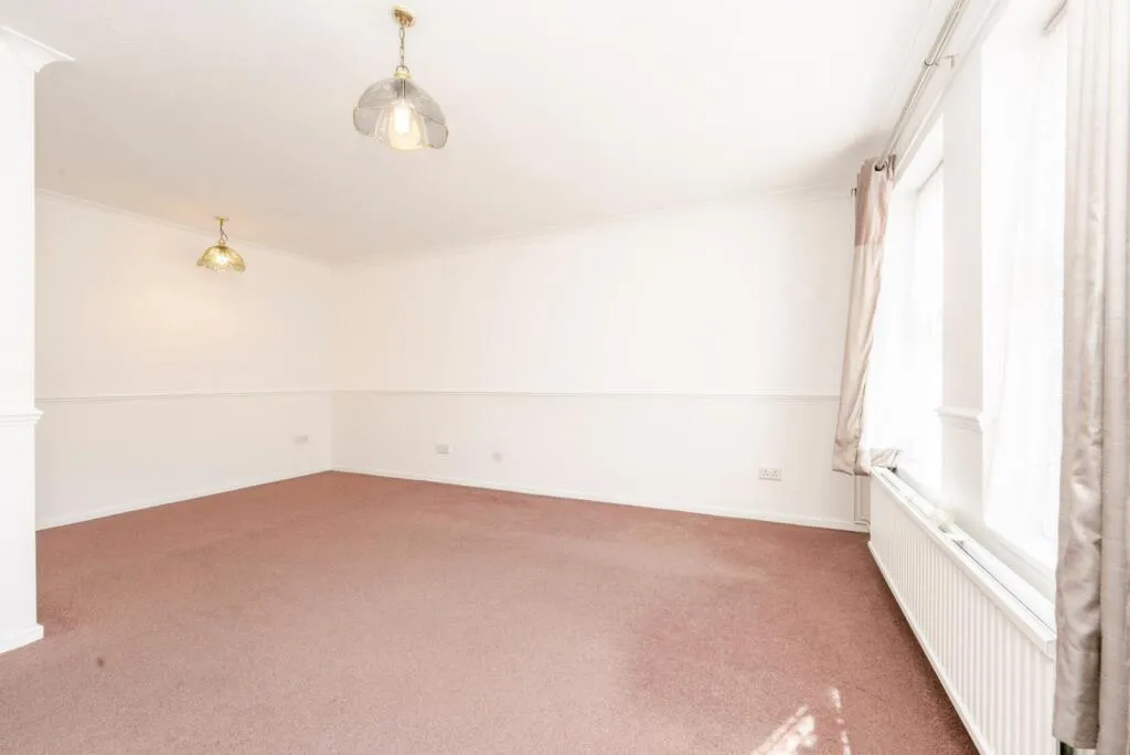 3 bed End of Terrace