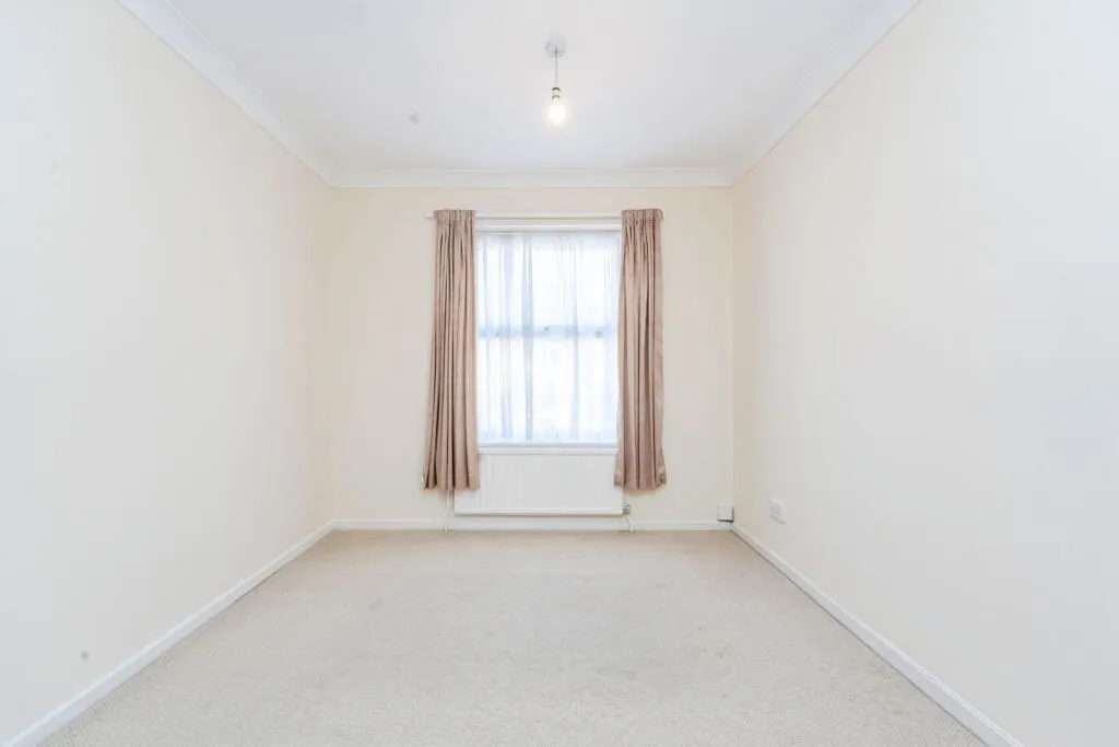 3 bed End of Terrace