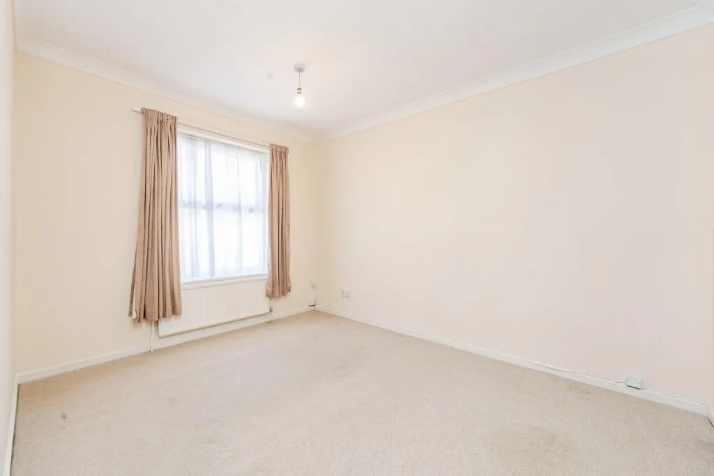 3 bed End of Terrace