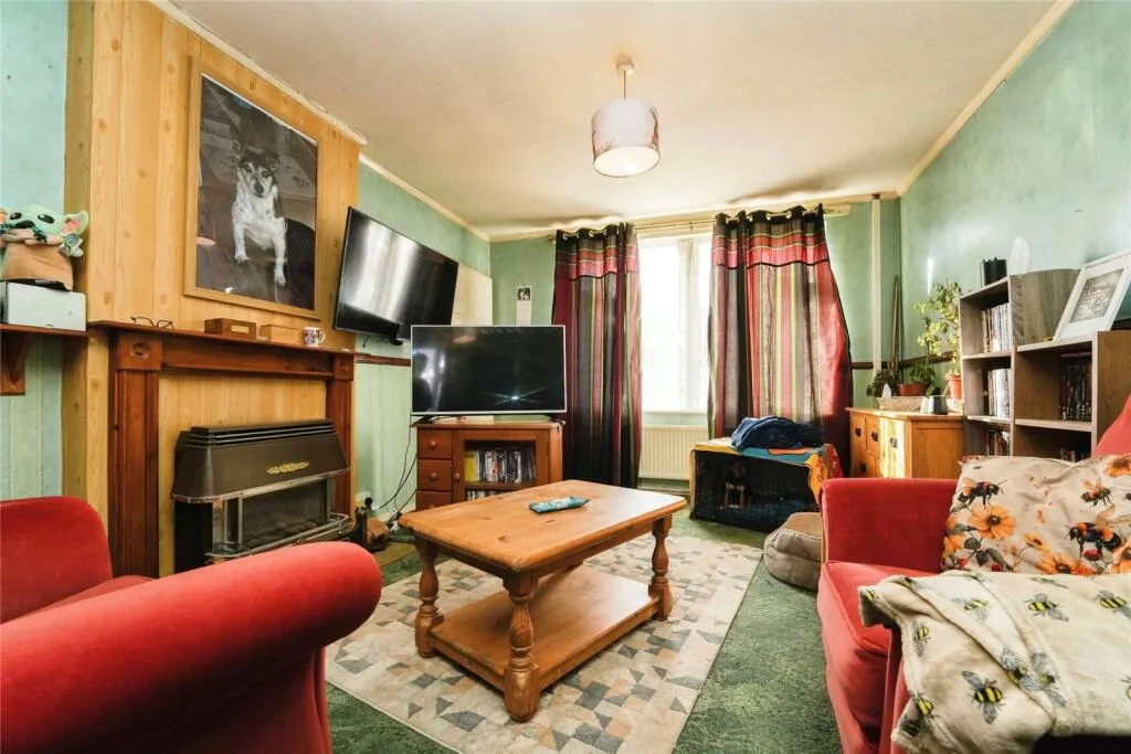 3 bed End of Terrace