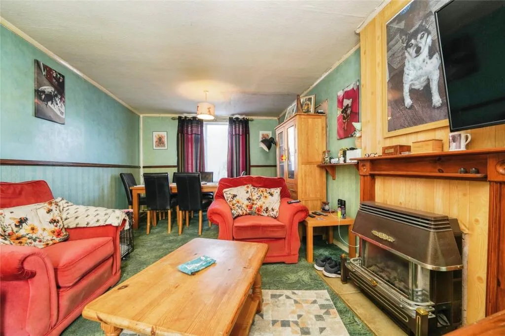 3 bed End of Terrace