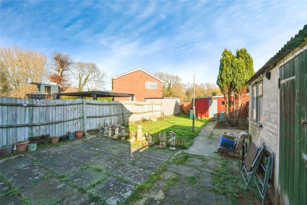 3 bed End of Terrace