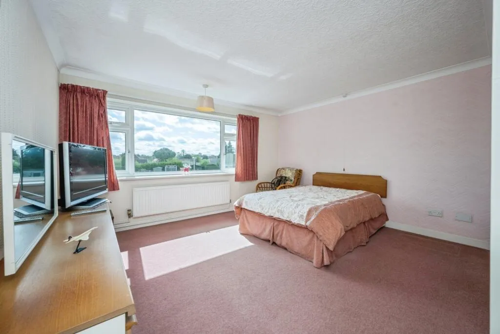 4 bed Detached