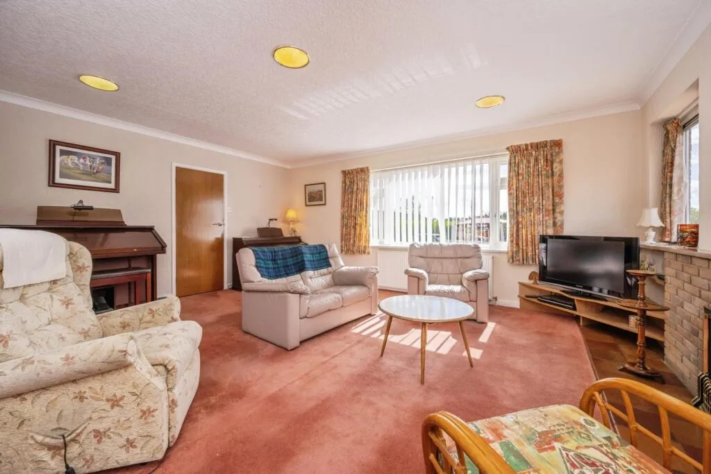 4 bed Detached