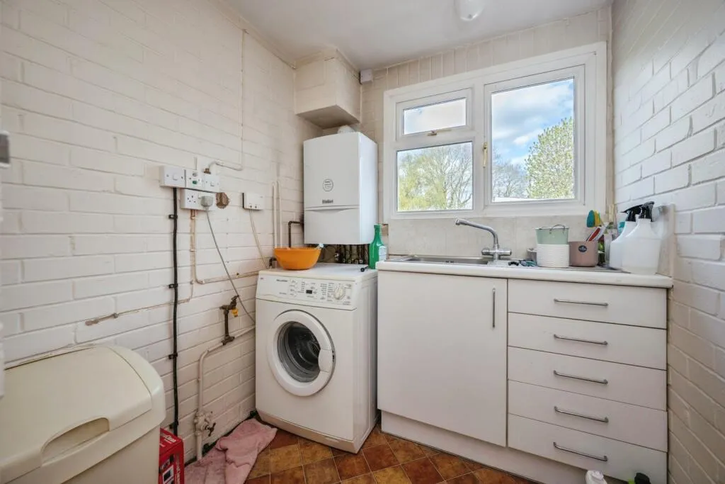4 bed Detached