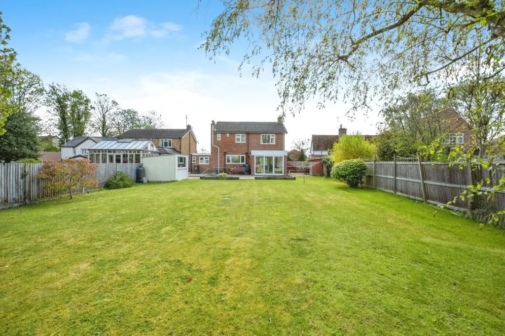 4 bed Detached
