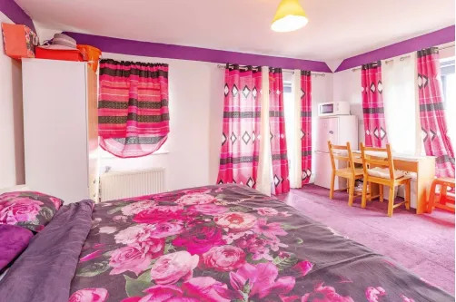 5 bed Detached