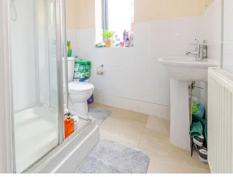 5 bed Detached