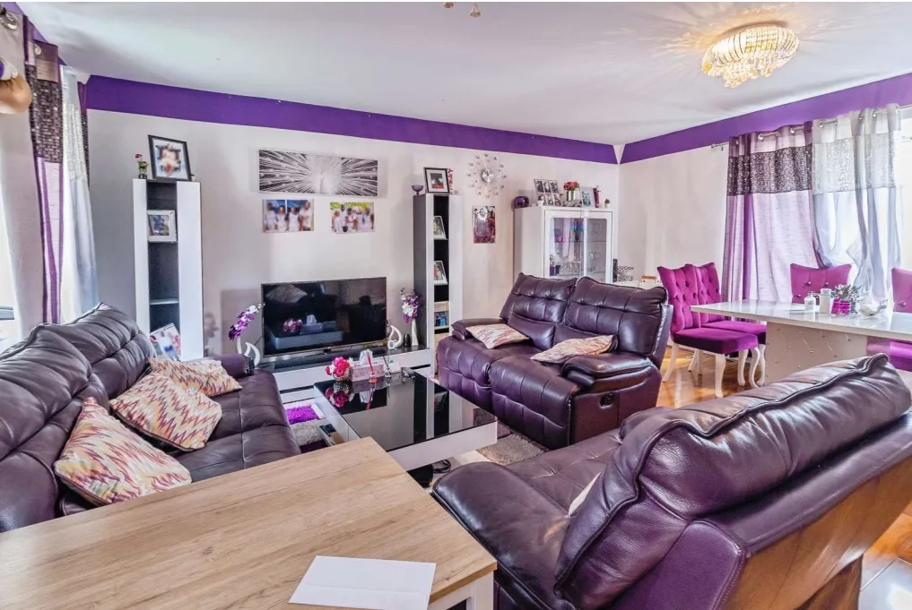 5 bed Detached
