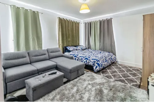 5 bed Detached
