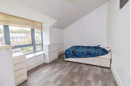 5 bed Detached