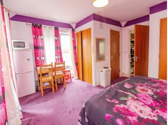 5 bed Detached