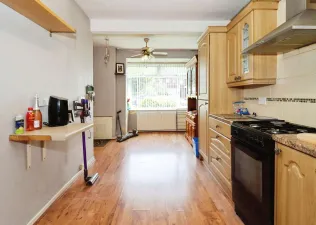 3 bed End of Terrace
