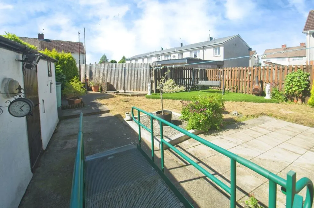 3 bed End of Terrace