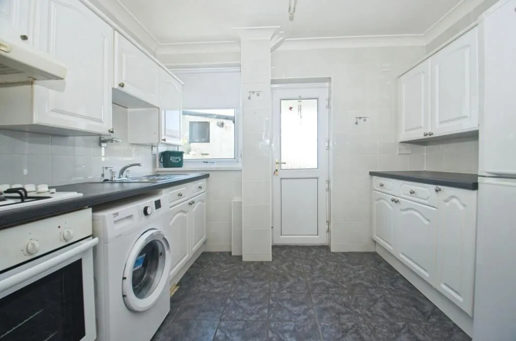 3 bed End of Terrace