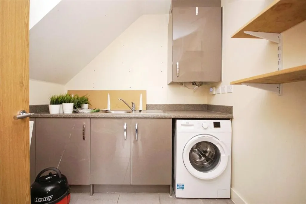 4 bed House