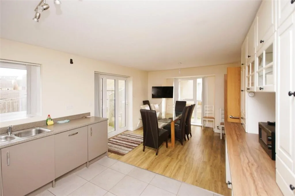 4 bed House