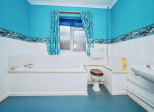 4 bed End of Terrace