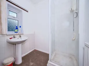 4 bed End of Terrace